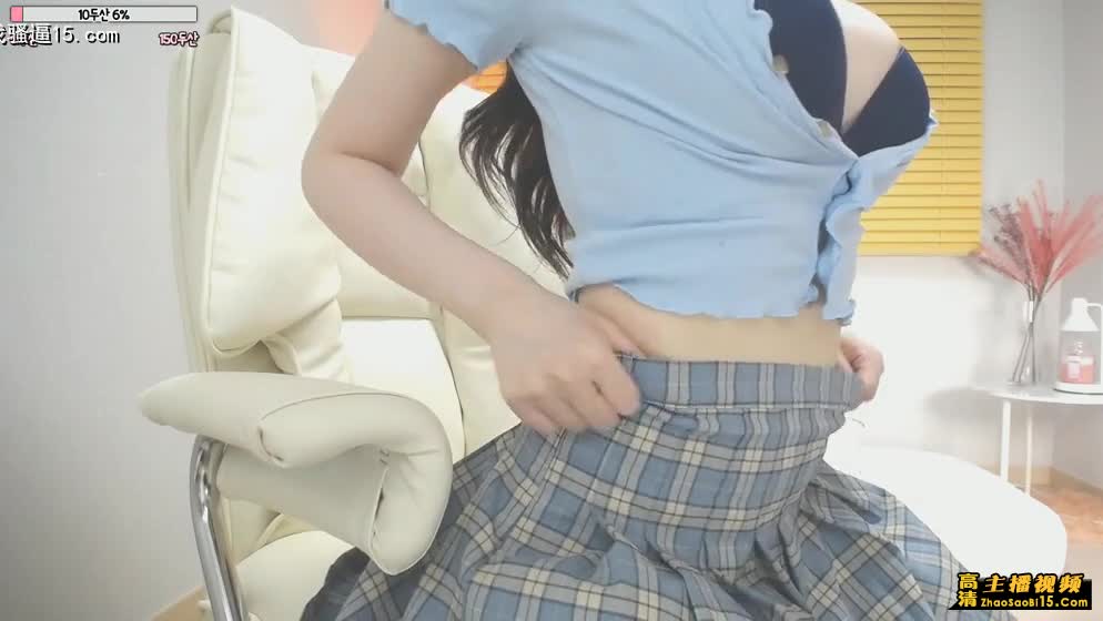 巨乳诱惑，雪白诱人。性感黑色森林。